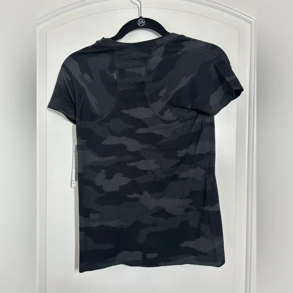 Athleta Momentum Camo Black Seamless T Shirt size small atheisure athletic NWT - Picture 3 of 13